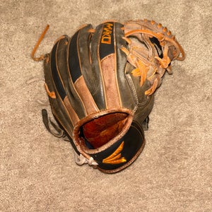 Used 11.5 Easton Infield Mako limited edition mako1150bm