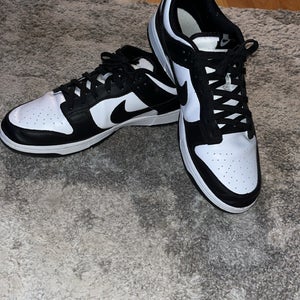 Black and white Nike dunks