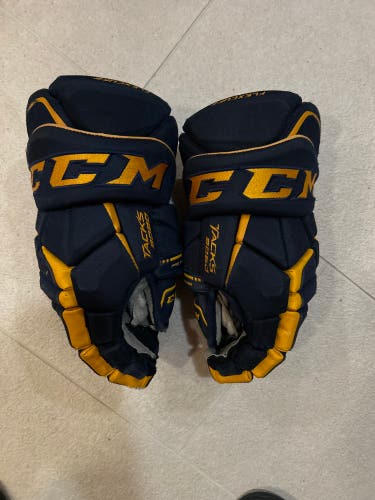 CCM 15" Tacks 9080 Gloves