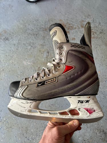 Used Senior Bauer Regular Width  9 Vapor XXXX Hockey Skates