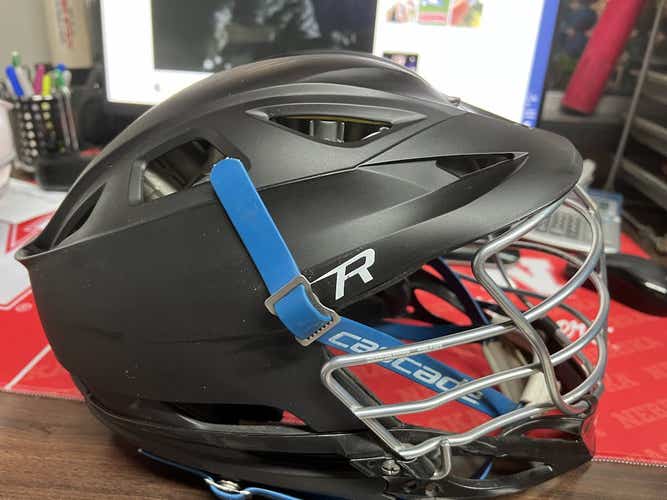 Used Cascade R Black One Size Lacrosse Helmets