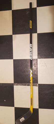 New Junior Bauer Vapor XX Right Handed Hockey Stick P88