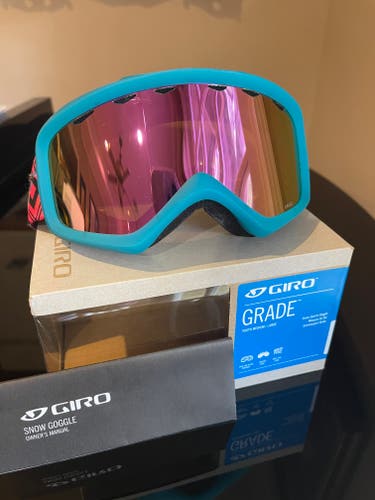 Used Giro GRADE Ski Goggles - Youth Medium/Large - Nearly NEW - Used for Only One Ski Weekend