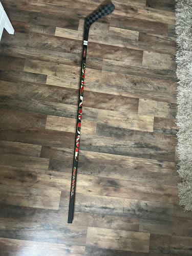New Senior Sher-Wood Right Handed P28  Code V Hockey Stick