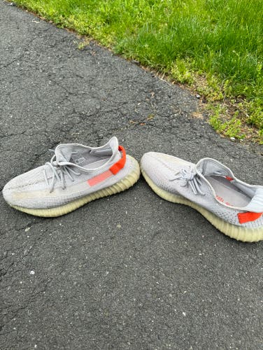 Men’s Yeezy Taillights size 12
