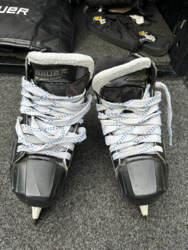 Used Intermediate Bauer Regular Width Size 4 Supreme 2S Pro Hockey Goalie Skates