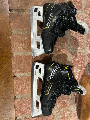 Used Junior CCM Regular Width  Size 3 Super Tacks 9380 Hockey Goalie Skates