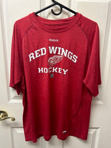 Used Reebok Detroit Red Wings T-shirt Size Large