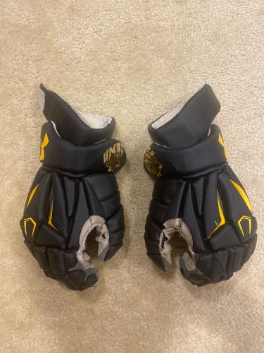 Used  Under Armour Medium Lacrosse Gloves