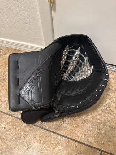 Used Regular Bauer Mach Goalie Glove (Black)