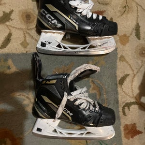 Used Senior CCM Regular Width   7.5 Tacks AS-570 Hockey Skates
