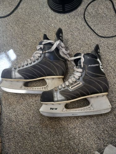 Used Size 10.5 Senior Bauer Supreme Hockey Skates Regular Width
