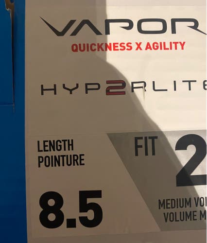 New Bauer Size 8.5 Vapor Hyperlite 2 Hockey Skates & FLY TI Steel