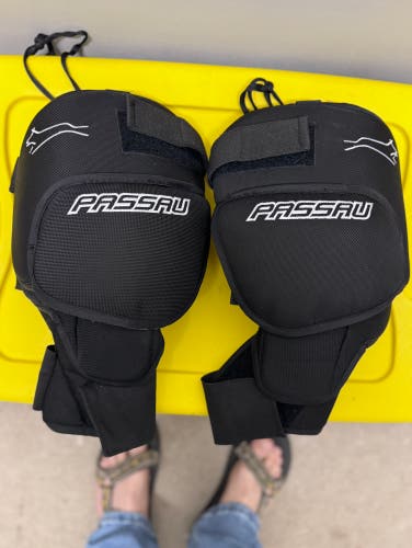 Passau knee pads