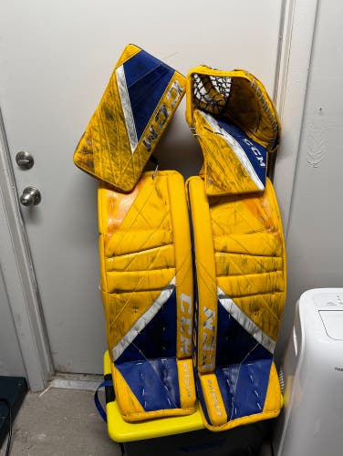 Used  CCM Regular Pro Stock Eflex 5 Goalie Full Set