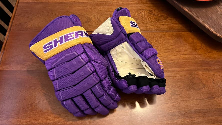 New 14" LA Kings Reverse Retro Sherwood 9950 Pro Gloves