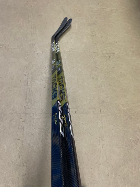 New Senior CCM Right Handed P28 Super Tacks AS-V Pro Hockey Stick - 2 Pack
