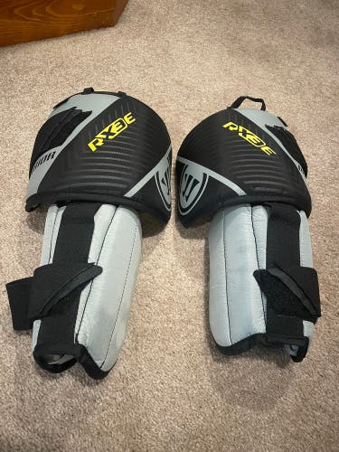 Warrior Senior RX3E Goalie Knee Guards