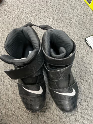 Used Nike Junior 02.5 Football Cleats