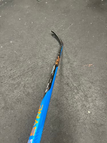 Used Senior Bauer Right Handed P28 Nexus Sync Hockey Stick