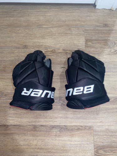 Bauer Hockey Player Gloves
