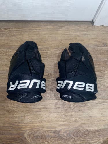 Bauer Player Hockey Gloves