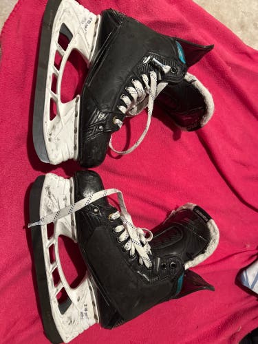 Used Bauer 7.5 Hockey Skates