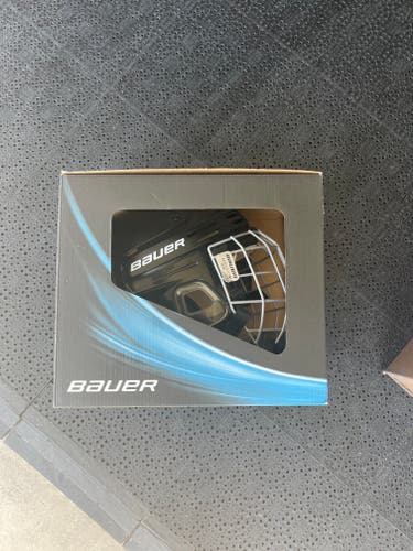 New Medium Bauer 4500 Helmet/cage combo