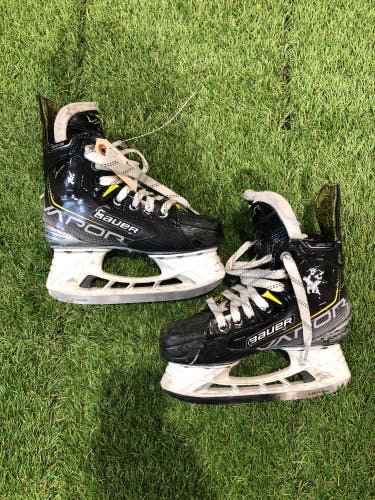 Used Bauer Vapor 3X Hockey Skates Regular Width Size 1.5 - Junior