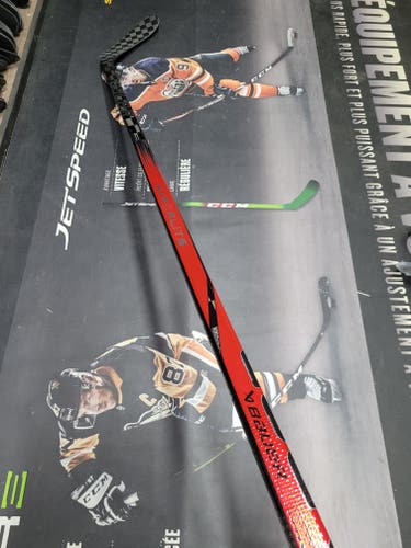 P28 | 82 Flex NEW! Senior Bauer Vapor Hyperlite 2 Right Handed Hockey Stick P28 Pro Stock