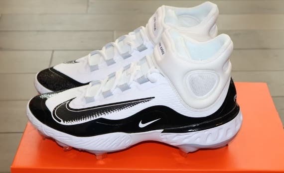 Size 9 Nike Alpha Huarache Elite 4 Mid Baseball Cleats White Black