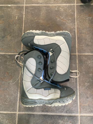 Used Youth Size 4 LaMar Force SnowBoard Boots