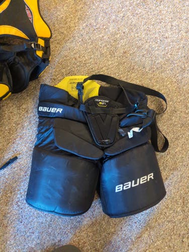 Used Senior Medium Bauer Supreme s27 Hockey Goalie Pants
