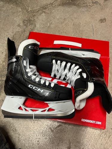 New CCM Junior AS-550 Hockey Skates Regular Width