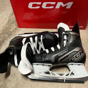 New CCM AS-550 Youth Hockey Skates Regular Width