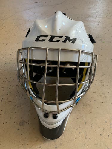 Used Intermediate CCM Axis 1.5 Goalie Mask