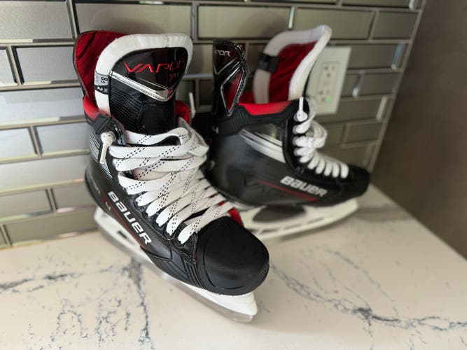 New Bauer 8.5 Vapor X4 Hockey Skates