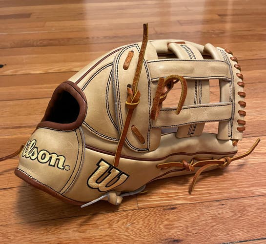 New A2000 Fully Conditioned Outfield 12.75" 1799 Baseball Glove