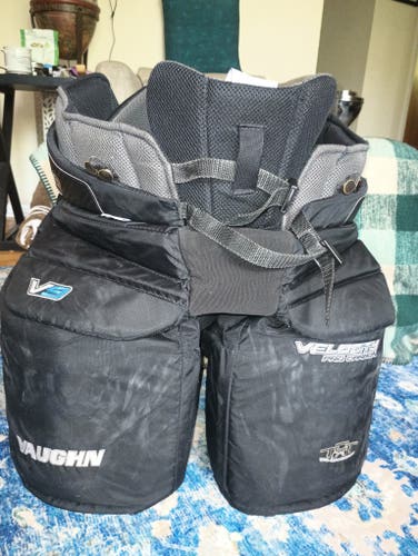 Used Senior Medium Vaughn Velocity V9 Pro Carbon Hockey Goalie Pants