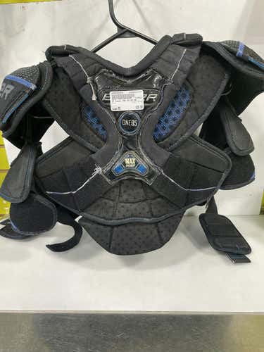 Used Bauer One 95 Md Hockey Shoulder Pads