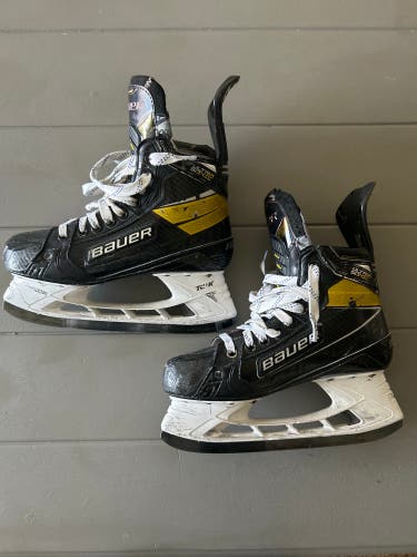 Used Intermediate Bauer Regular Width  Pro Stock 6 Supreme UltraSonic Hockey Skates