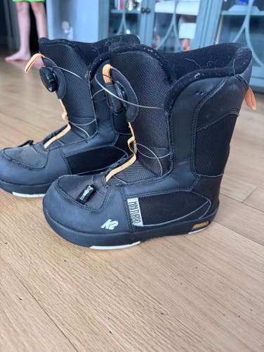 Used Youth Unisex K2 Mini Turbo Size 2 Snowboard Boots