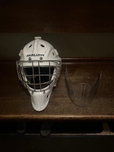 Used Senior Medium Bauer 940 Goalie Mask