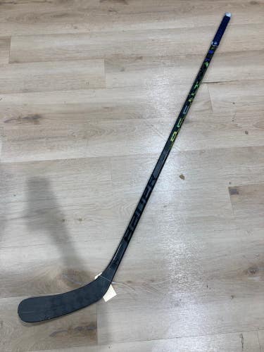 Used Junior Bauer Ag5nt Hockey Stick Right Handed P92
