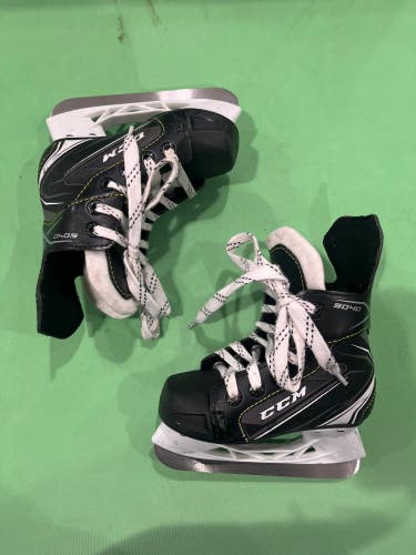 Used Youth CCM 9040 Hockey Skates Regular Width 9