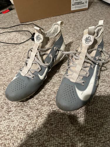 Gray Used Men's Mid Top Molded Cleats