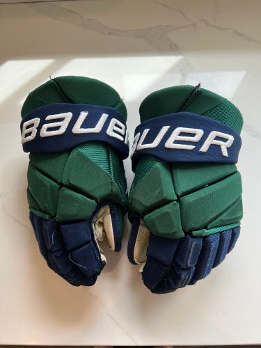 Used  Bauer 14" Pro Stock Vapor Hyperlite Gloves