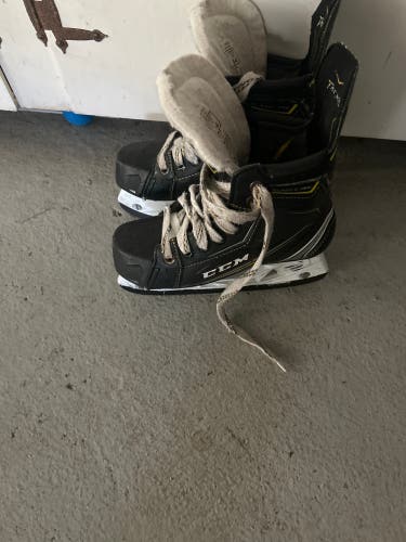 Hockey Skates CCM