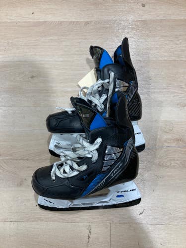 Used Junior True TF9 Hockey Skates Regular Width Size 2.5