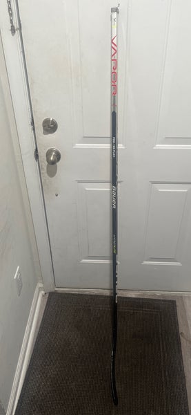 Used Intermediate Bauer Right Handed P88 Vapor Hyperlite Hockey Stick